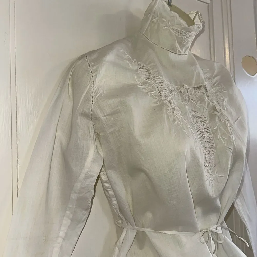 Antique handmade white cotton muslin high neck long‎ sleeve embroidered blouse - Picture 6 of 13
